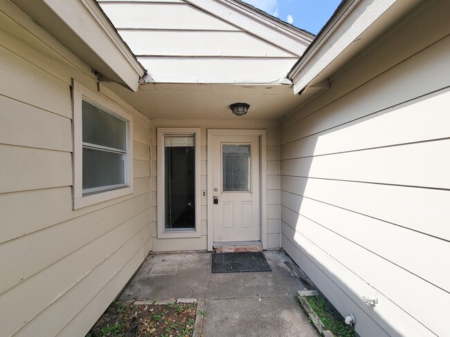 Building Photo - 2710 Quail Creek Dr