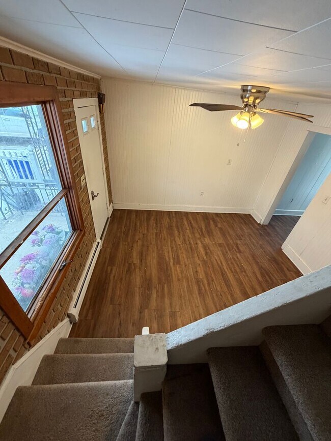 Building Photo - Single Family 3 Bedroom - Half Off 1st Months Rent