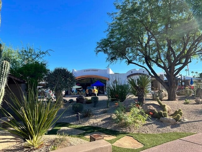 Building Photo - 3Bed/2.5Bath Townhouse w/2 Car Garage in Carefree! $399 MOVE-IN SPECIAL! Move-In Ready on 4/9/2026!