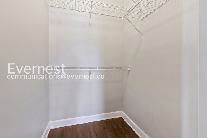 Building Photo - 116 31st Ave N