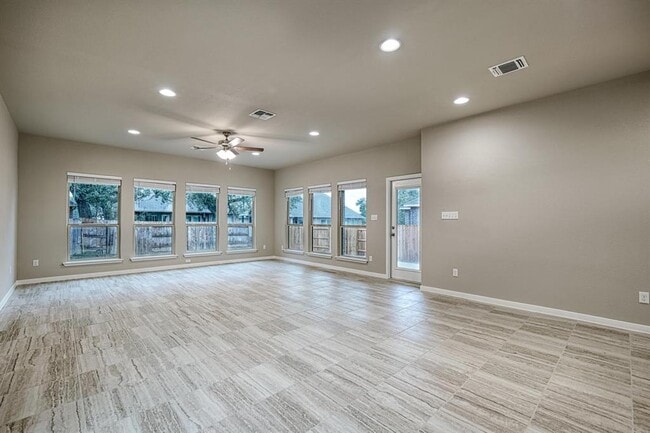 Building Photo - 113 San View Dr