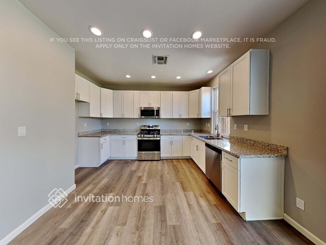 Building Photo - 2542 Huber Dr