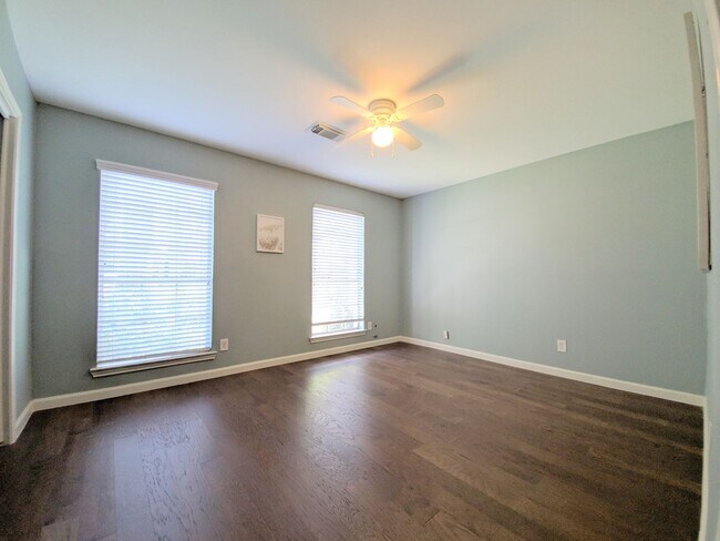 Building Photo - 139 Haversham Dr
