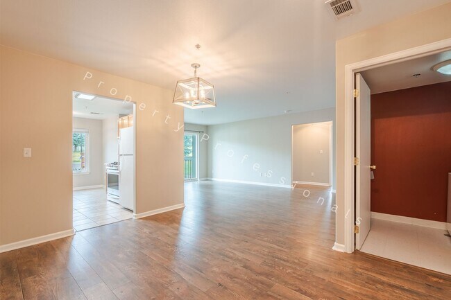 Building Photo - Condo for Rent in New Castle