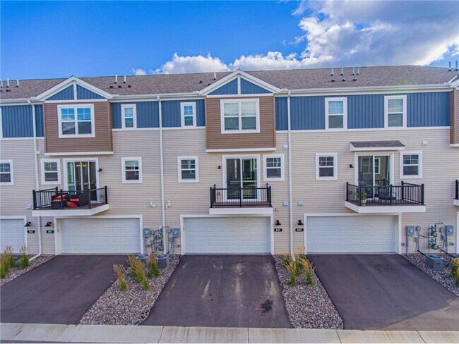 Building Photo - 855 Roselyn Dr