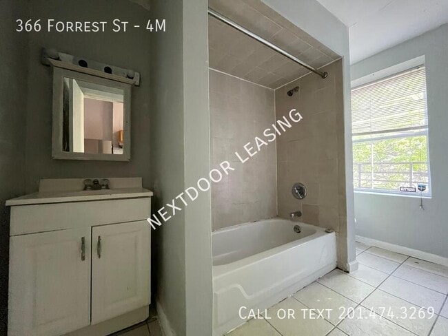 Building Photo - 366 Forrest St