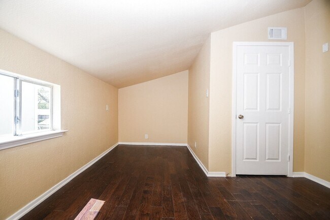 Building Photo - 11330 Bandlon Dr