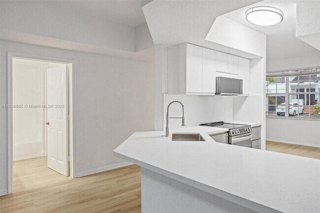 Building Photo - 775 SW 148th Ave