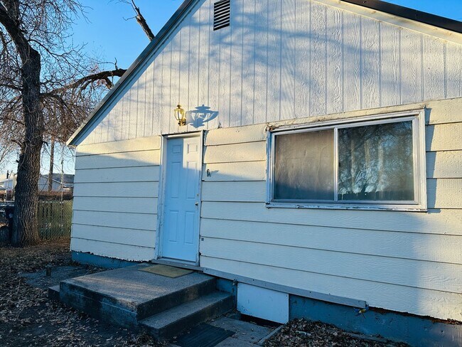 Building Photo - 720 1/2 S. 32nd St.