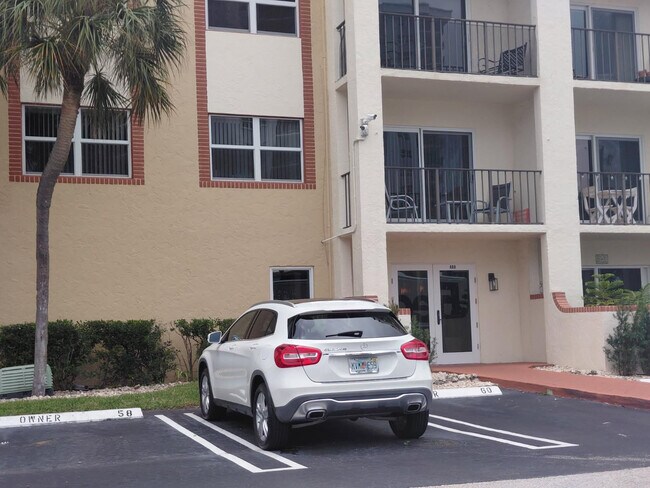 Building Photo - 400 N Riverside Dr