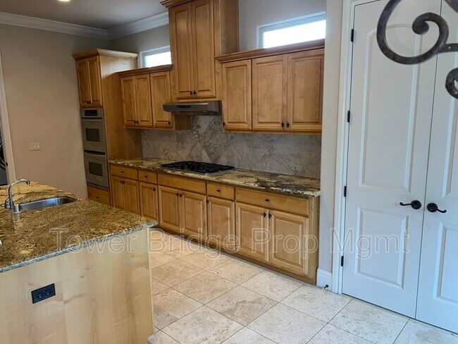 Building Photo - 3766 Mira Loma Dr