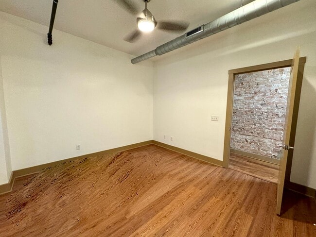 Building Photo - 641 Walnut St