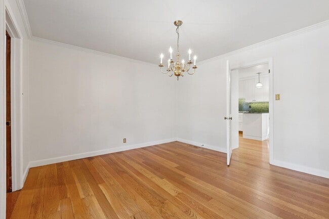 Building Photo - Beautifully Appointed Atherton Estate with Pool & Outdoor Entertaining