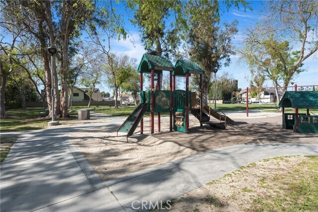 Building Photo - 11 Hunter