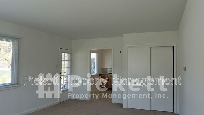 Building Photo - 17900 Noll Rd NE