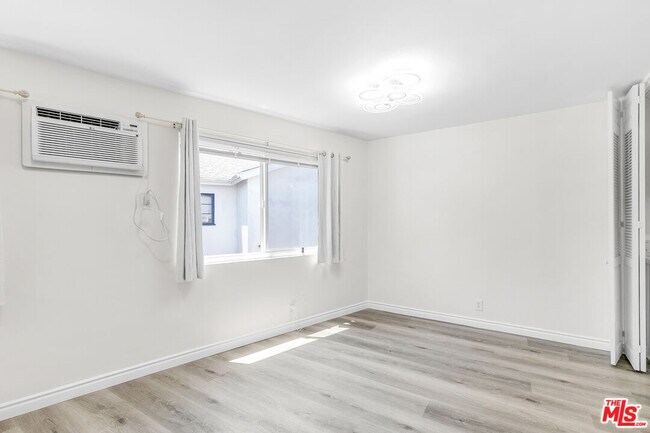 Building Photo - 10634 Holman Ave