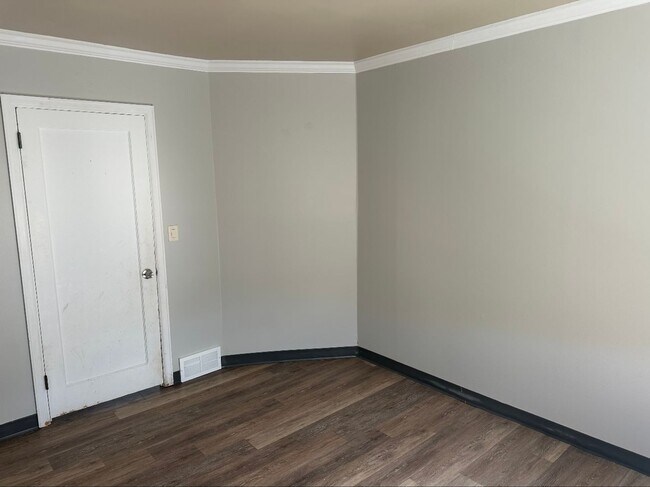 Building Photo - JP409-411 E. Bismark