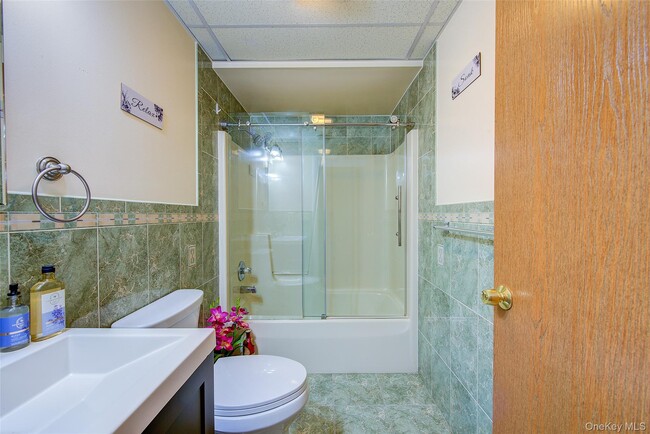 Building Photo - 41 Beechwood Ave