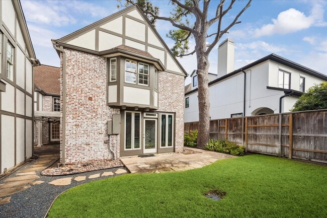 Building Photo - 2117 Chilton Rd