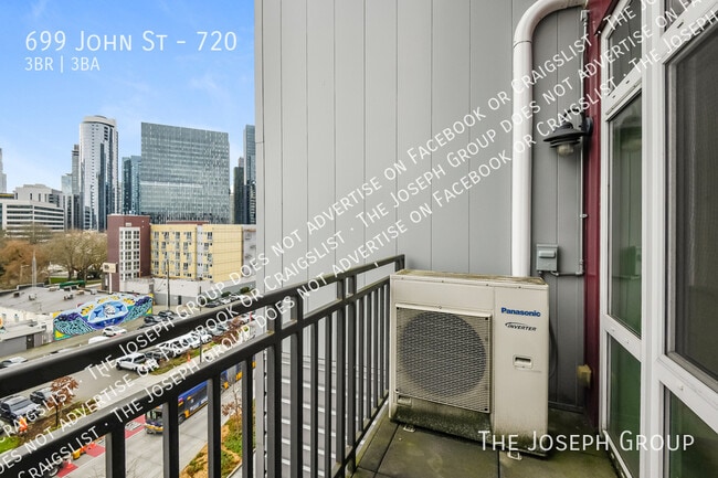 Building Photo - 699 John St