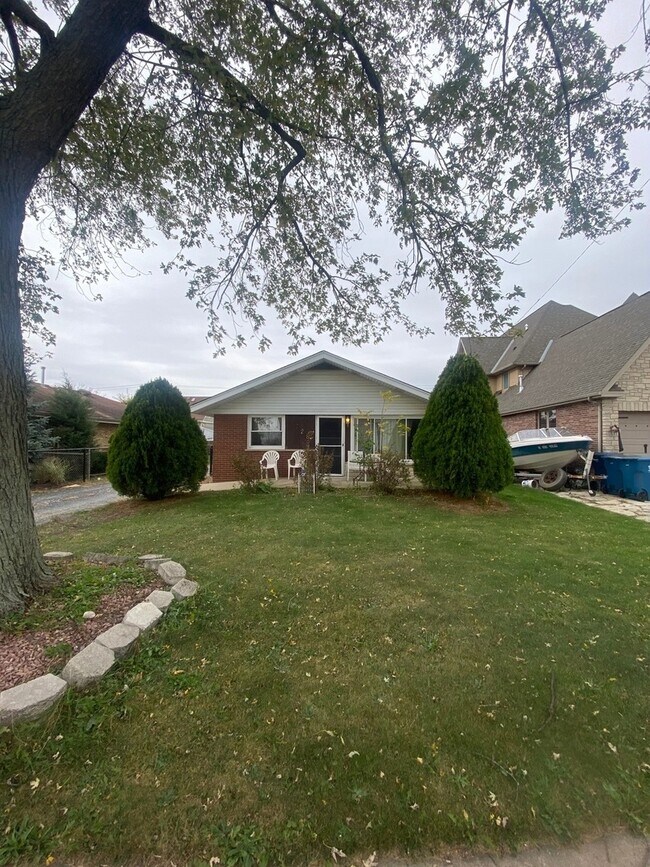 Primary Photo - 7728 S 78th Ave