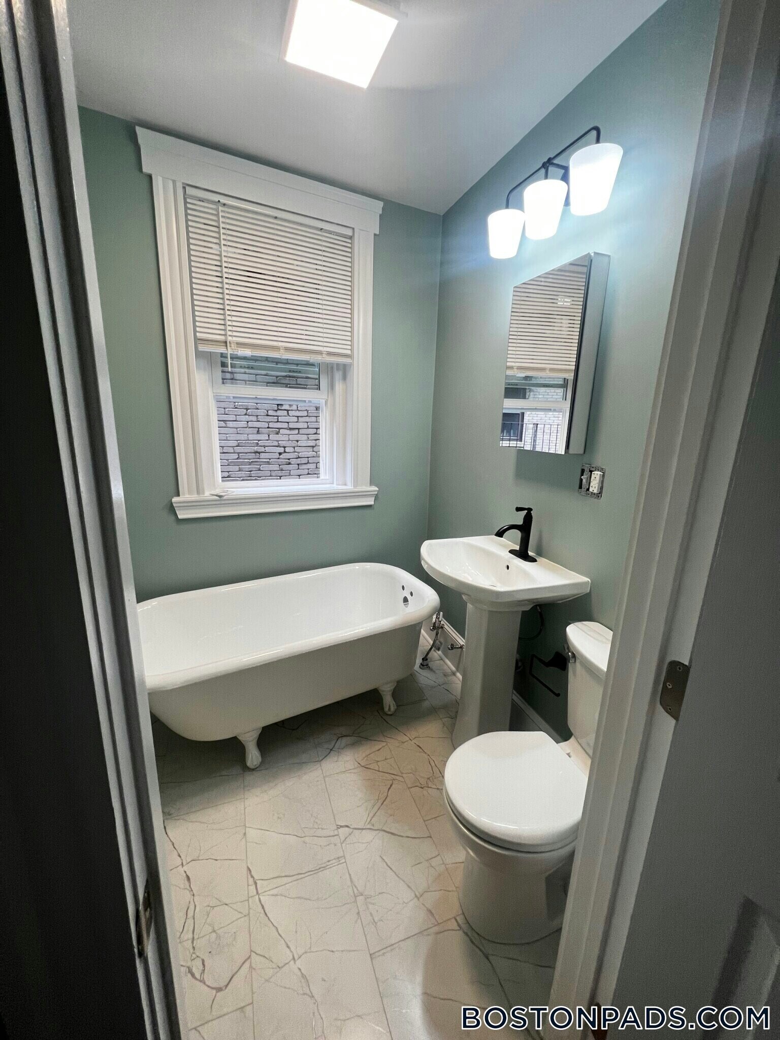 Building Photo - 55 Park Dr