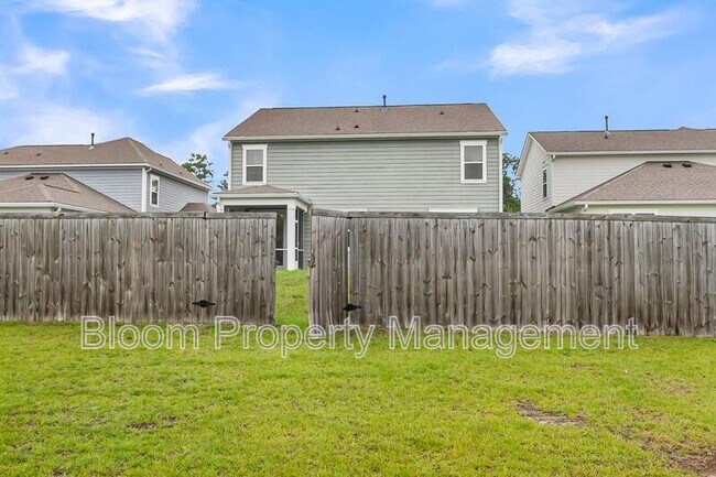 Building Photo - 227 Shortmarsh St