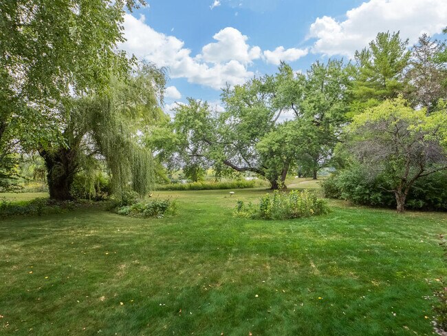 Building Photo - 6625 W Shore Dr