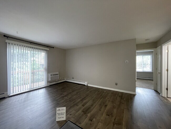 Building Photo - Private, End Unit - 2 Bed, 1 Bath Condo in...