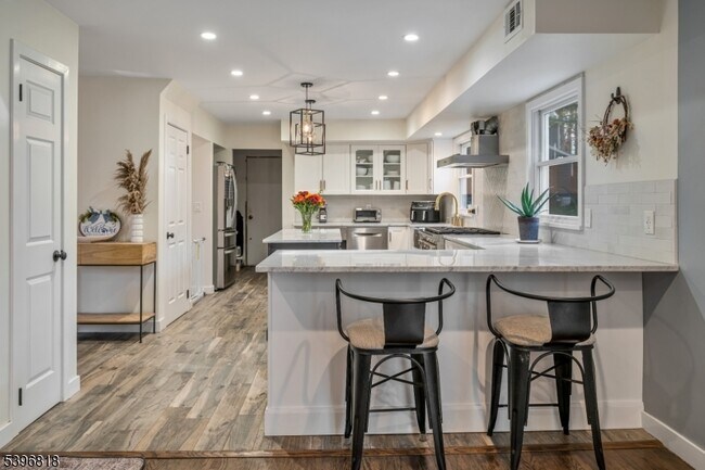 Building Photo - 18 Lisa Dr