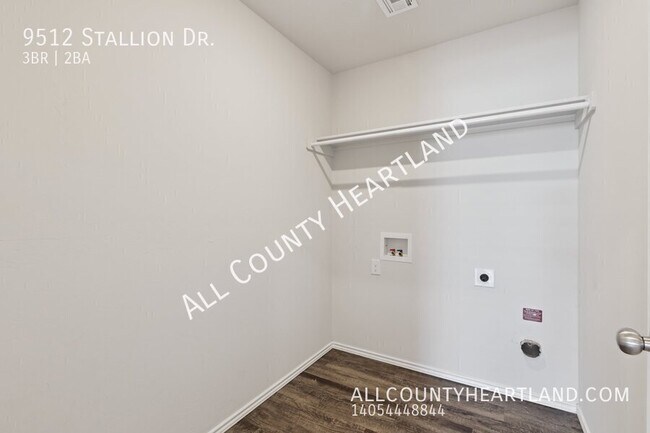 Building Photo - 9512 Stallion Dr