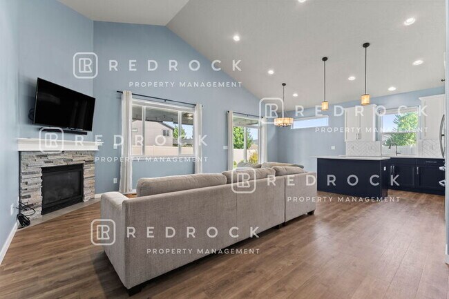 Building Photo - 1725 N Meyers Ct