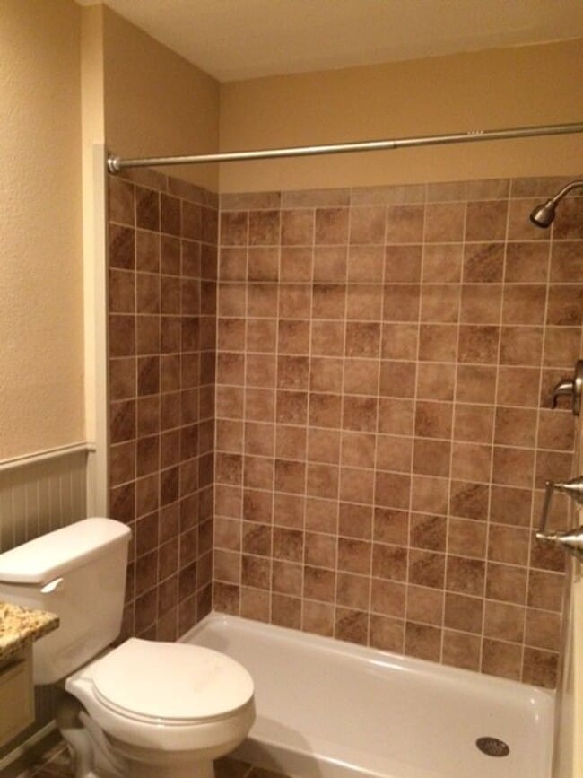 Building Photo - Cute 3/2 duplex in Frisco, Tx- Available NOW and Renovated