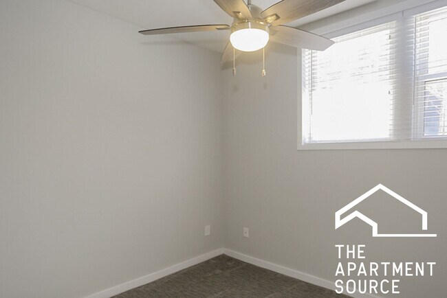 Building Photo - 3928 N Pine Grove Ave