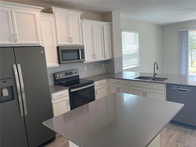 Building Photo - 3431 Sagebrush St