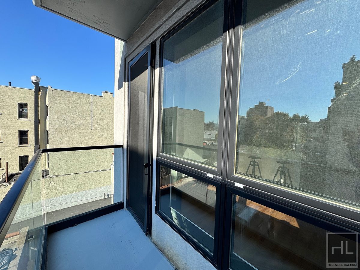 Building Photo - The Vitoria - 27=04 Astoria Blvd Luxurious 1 bedroom apartment