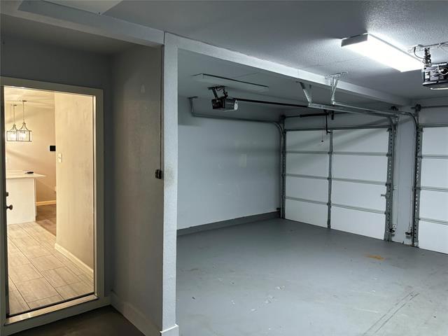 Building Photo - 4200 Oak Country Dr