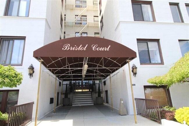 Building Photo - 6305 Boulevard E