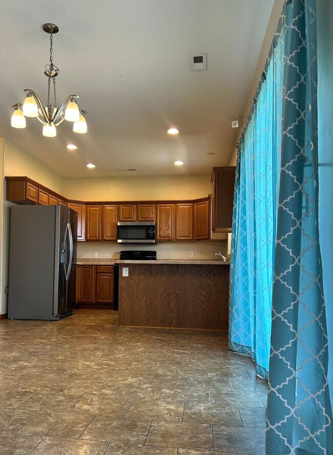 Building Photo - Spring Valley Location! Beautiful Single-Family Home