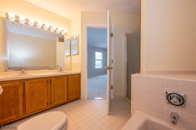 Building Photo - 63 Hickory Way