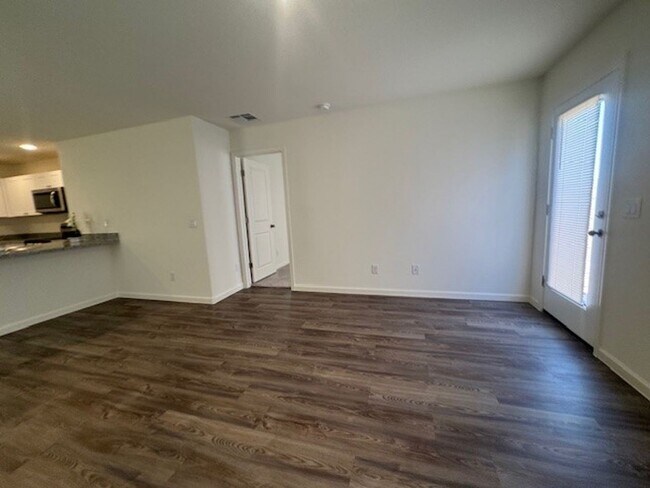 Building Photo - 1 Yr New 3 BR 2BA in Chaparral Terrace w/ ...