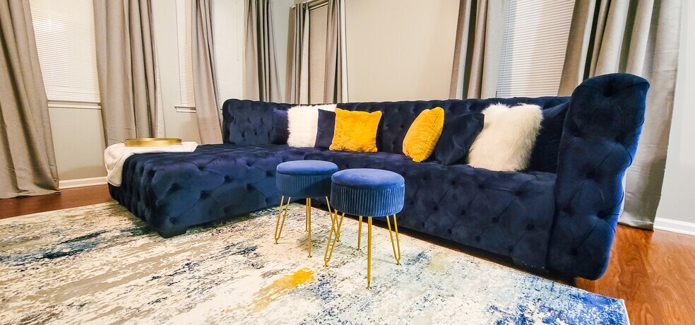 Livingroom - 1931 Bayrose Cir