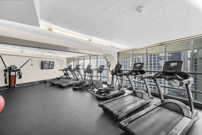 Building Photo - 300 N State St