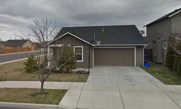 Building Photo - SW Redmond 3 Bdrm House, 2 Bath, Gas Heat & A/C, Patio & Fenced Yard, Dbl Garage