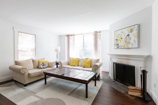 Building Photo - 557 Martling Ave