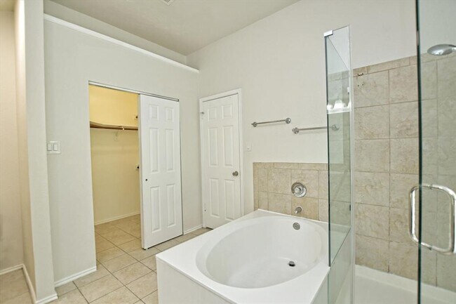 Building Photo - 1705 Laurel Ln