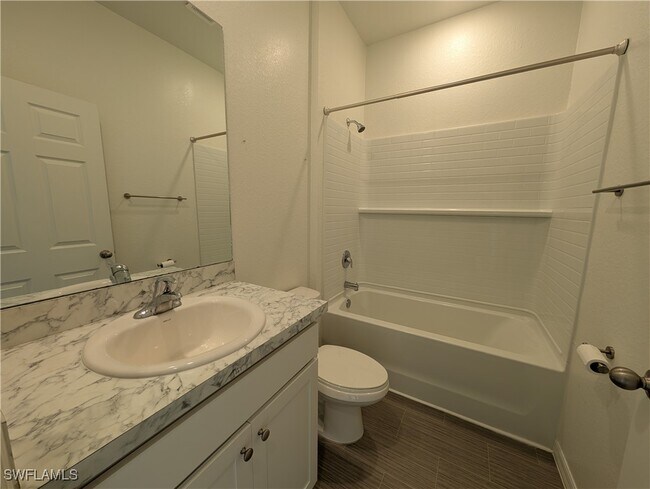 Building Photo - 4208 NE 15th Pl