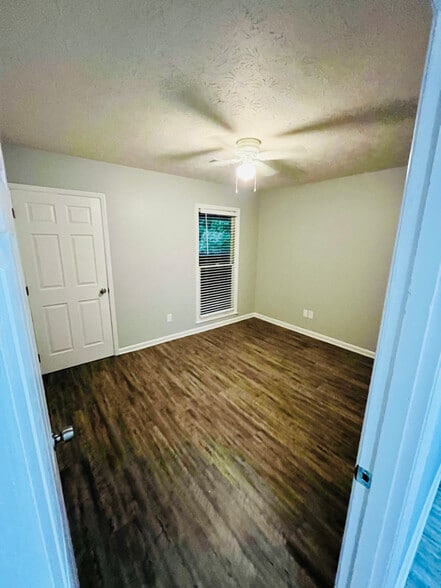 Building Photo - 7801 Cross Tie Dr