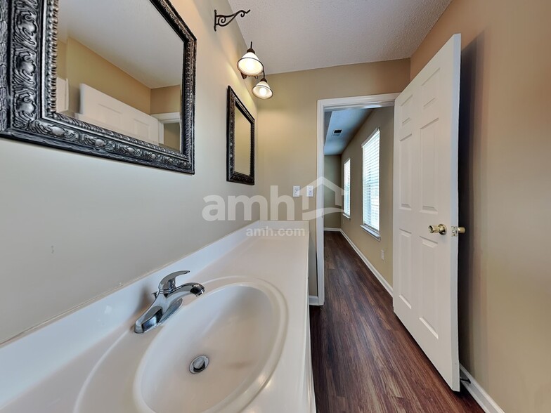 Building Photo - 12719 Diamond Dr