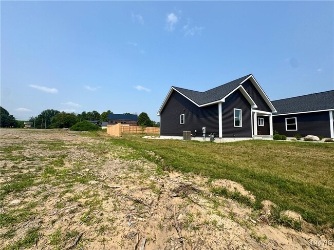 Building Photo - 6251 Meadow Dr